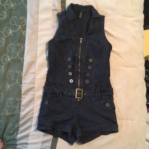 Stretchy front zip belted shorts halter romper, L